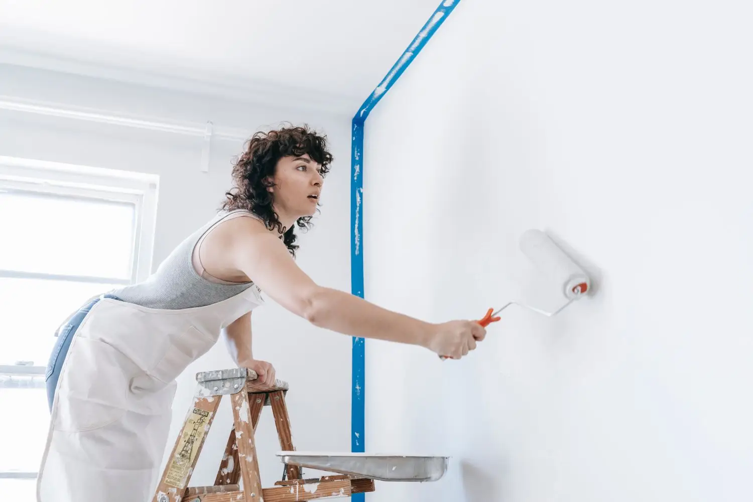 Finition d'une paroi intérieure après travaux